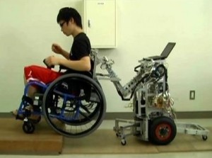 車いすとパートナーロボットによる協調段差移動